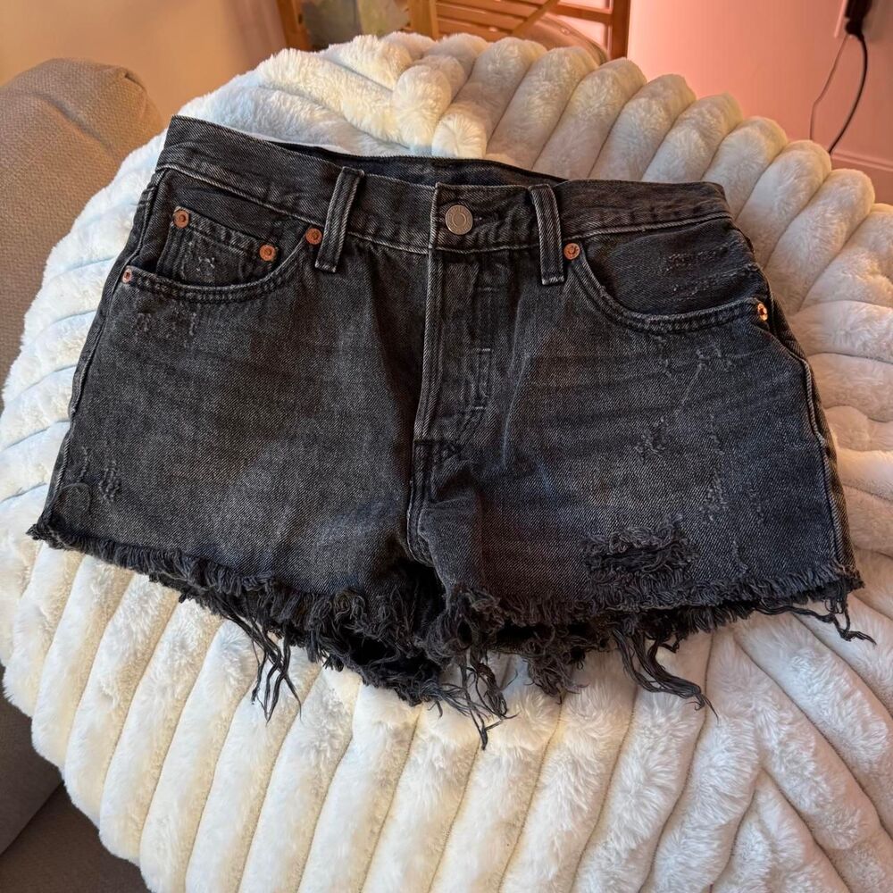 Levi's Women's Black and Grey Shorts
